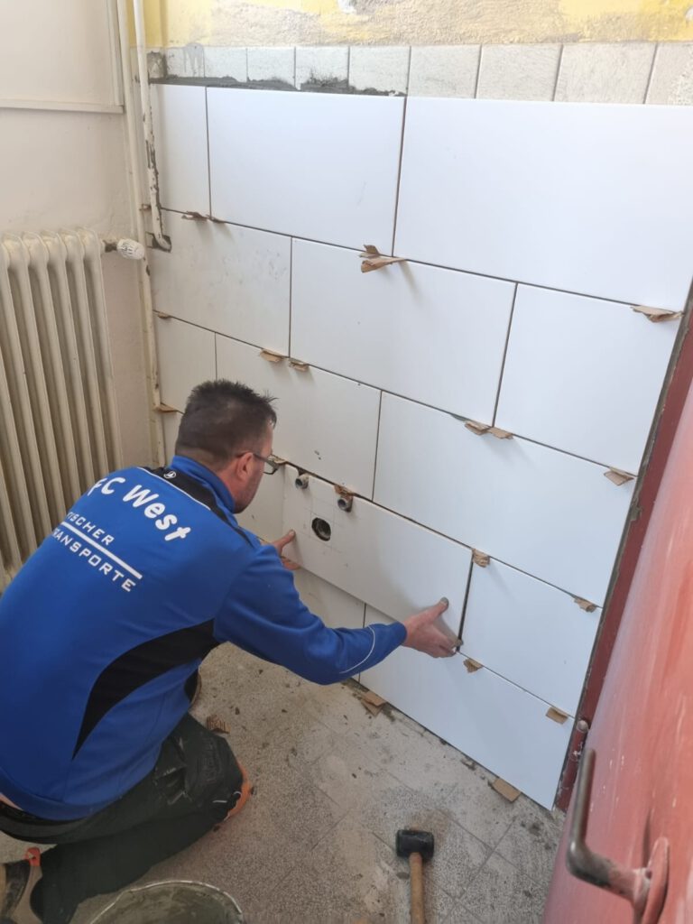 Präzisionsarbeit im Damen-WC