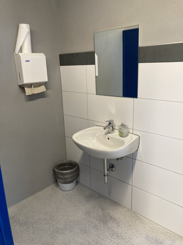 Neues Waschbecken im WC
