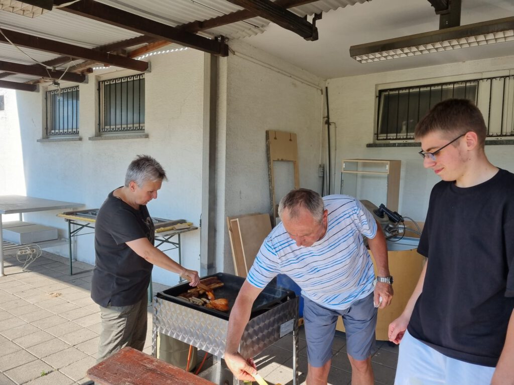 B_Jugend_Grillen_3_am_Grill